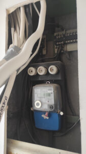 stara rozdzielnica w bloku