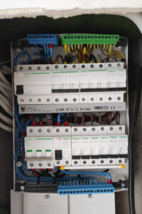 stara rozdzielnica w bloku modyfikacja