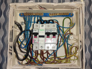 rozdzielnica w mieszkaniu przed modyfikacją