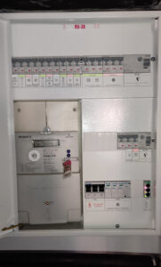 nowa rozdzielnica w domu z lat 90-tych